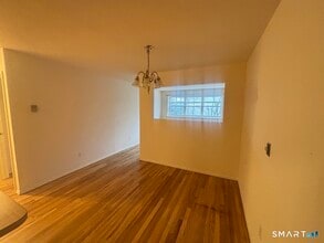 637 Cove Rd in Stamford, CT - Foto de edificio - Building Photo