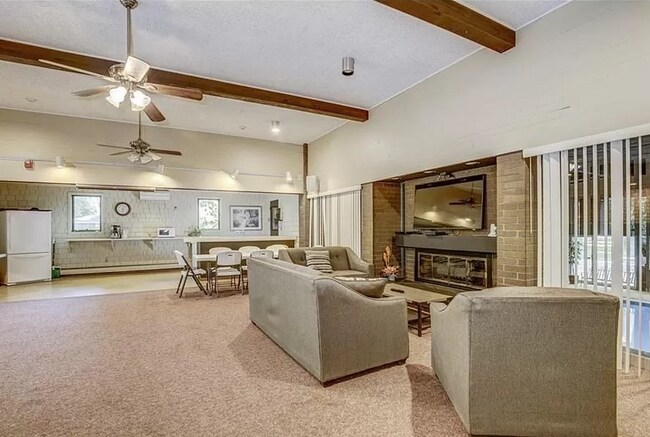 2800 Hamline Ave N in Roseville, MN - Building Photo - Building Photo