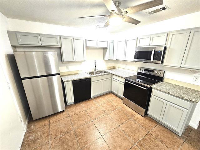 724 Bluebonnet Dr in Keller, TX - Building Photo