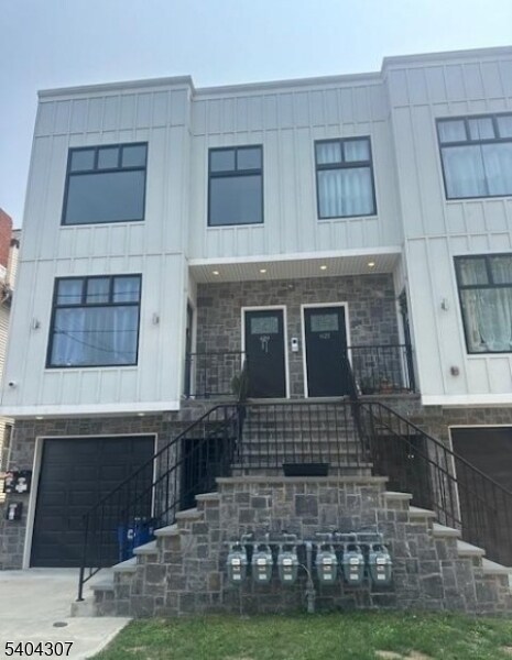 619 E 26th St in Paterson, NJ - Building Photo