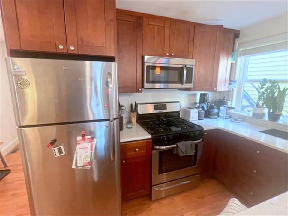 48 Spring St, Unit 1 in Cambridge, MA - Building Photo