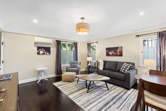 1120 Poinsettia Dr, Unit Lower in West Hollywood, CA - Building Photo - Building Photo