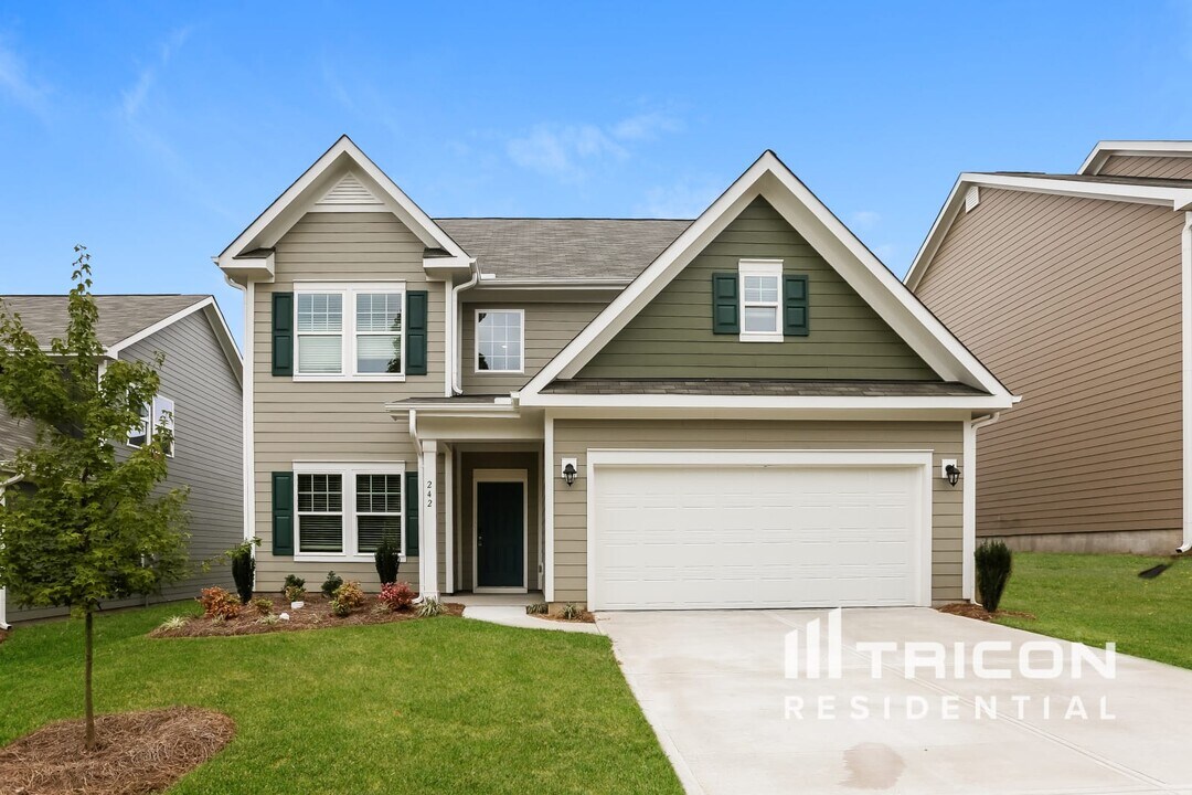 242 Queenshall Rd in Mooresville, NC - Building Photo