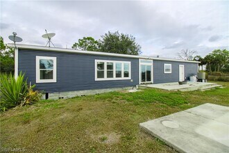 4660 43rd Ave NE in Naples, FL - Building Photo - Building Photo