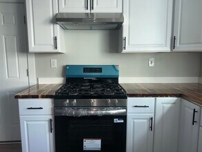 60 Whitney St in Nashua, NH - Foto de edificio - Building Photo