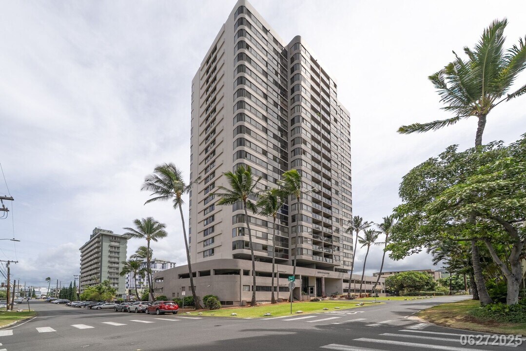 2724 Kahoaloha Ln in Honolulu, HI - Building Photo