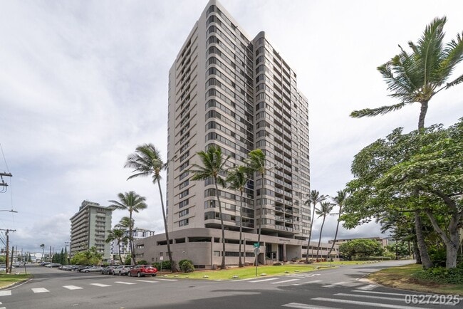 property at 2724 Kahoaloha Ln