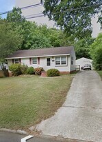 2216 Hubert St in Greensboro, NC - Building Photo