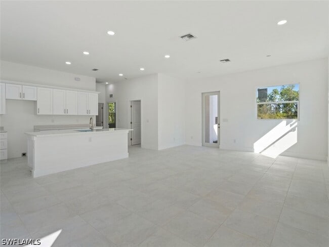 506 Trinity St E in Lehigh Acres, FL - Building Photo - Building Photo