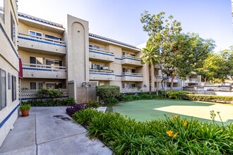 New Horizon Village Senior Apartment Homes in Anaheim, CA - Building Photo - Building Photo