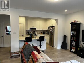 289 Anyolite Private in Ottawa, ON - Building Photo - Building Photo