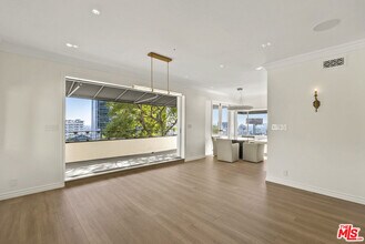 1326 Londonderry View Dr in Los Angeles, CA - Foto de edificio - Building Photo