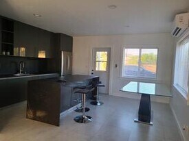 1351 W Mango St in Lantana, FL - Building Photo