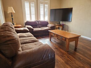 4515 Lincoln Ave in Groves, TX - Foto de edificio - Building Photo