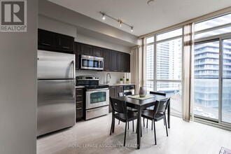 169-169 Fort York Blvd in Toronto, ON - Building Photo - Building Photo