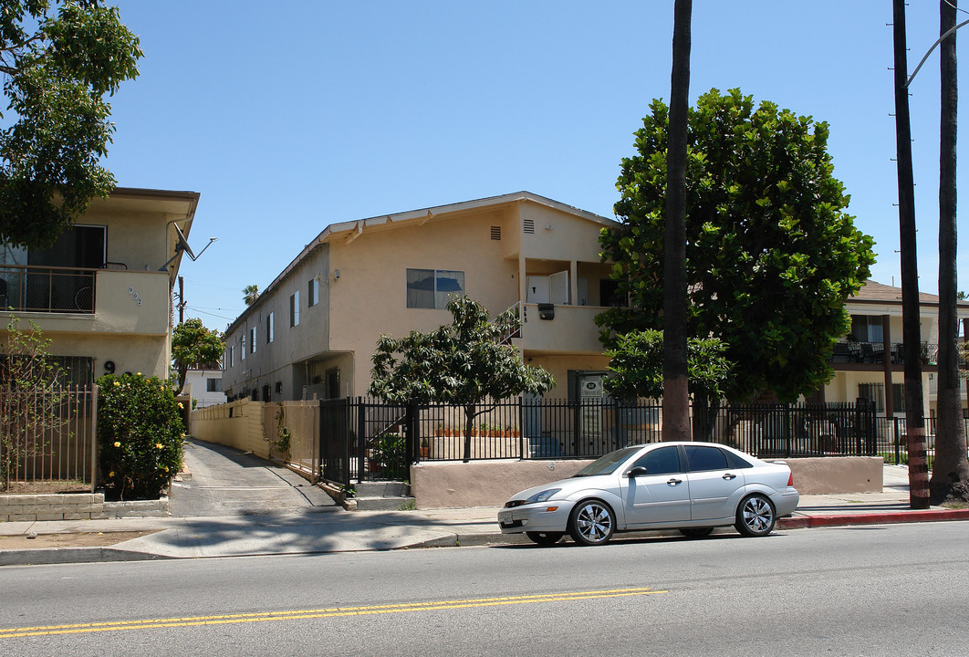 8 Apartments + 1 Non Conf in Los Angeles, CA - Building Photo