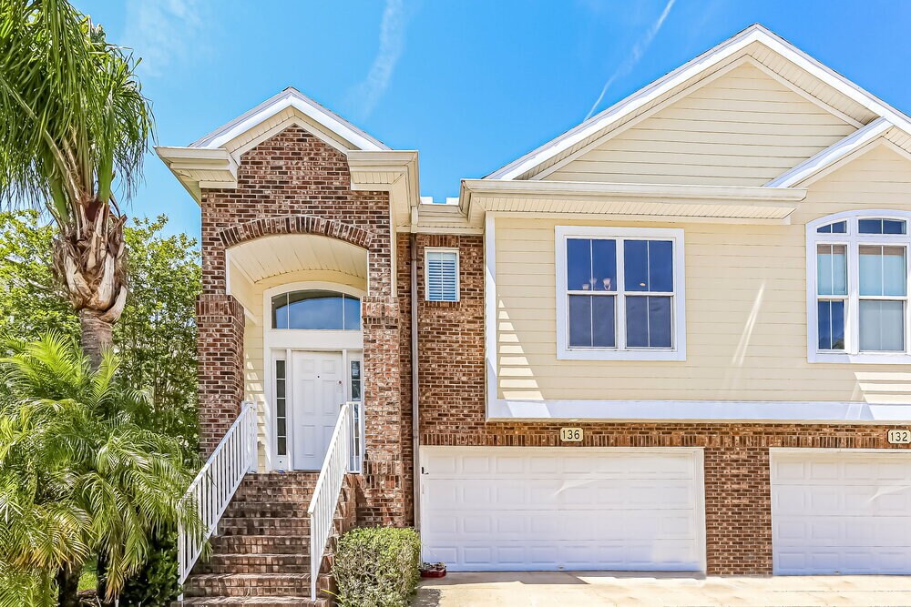 136 Sunset Cir S in St. Augustine, FL - Building Photo
