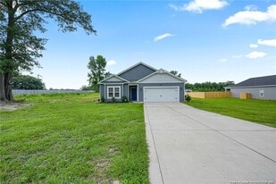 601 Laurel Lake Rd in Salemburg, NC - Building Photo