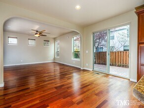 175 NE 61st Terrace in Hillsboro, OR - Building Photo - Building Photo