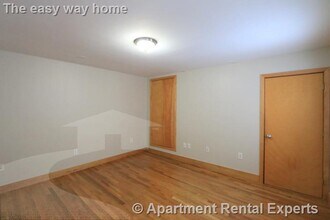 132 Columbia St, Unit #1 in Cambridge, MA - Foto de edificio - Building Photo