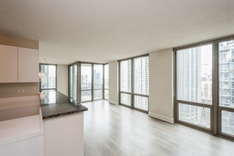 2 E Erie St, Unit 2008 in Chicago, IL - Building Photo - Building Photo