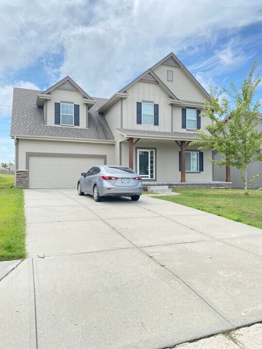 17025 Centennial Rd in Omaha, NE - Building Photo