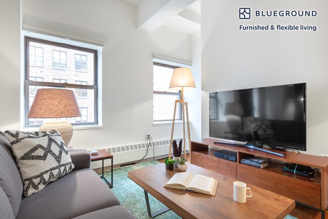 360 W 34th St. in New York, NY - Building Photo - Building Photo