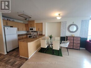 8 Rosebank Dr in Toronto, ON - Building Photo - Building Photo