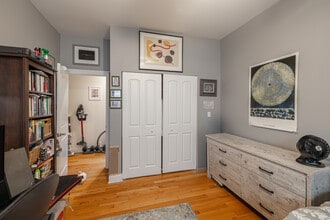 3033 N Monticello Ave, Unit 2 in Chicago, IL - Building Photo - Building Photo