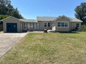 1215 Dewitt St in Panama City, FL - Building Photo