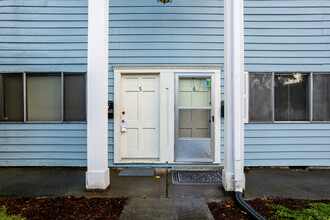 Boston House East in Portland, OR - Building Photo - Building Photo