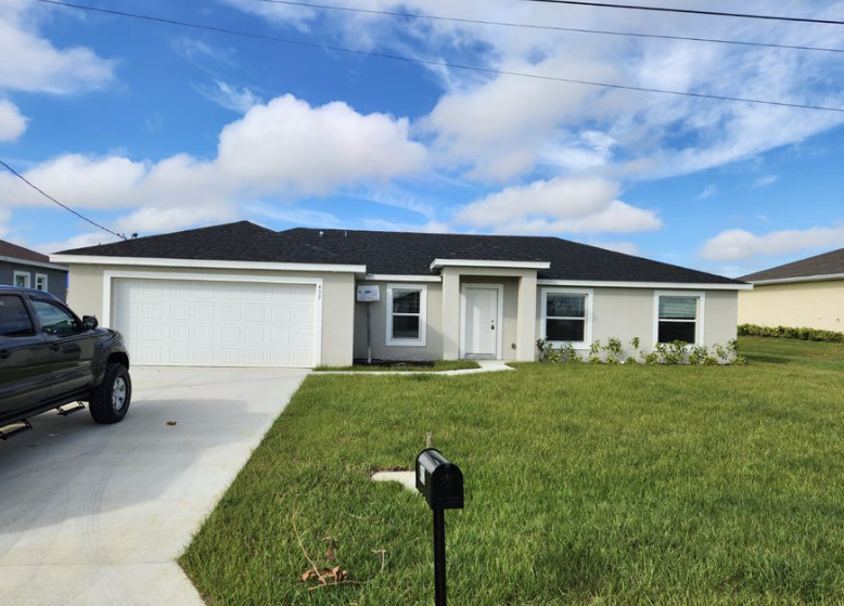 432 NE Juanita Ct in Cape Coral, FL - Building Photo