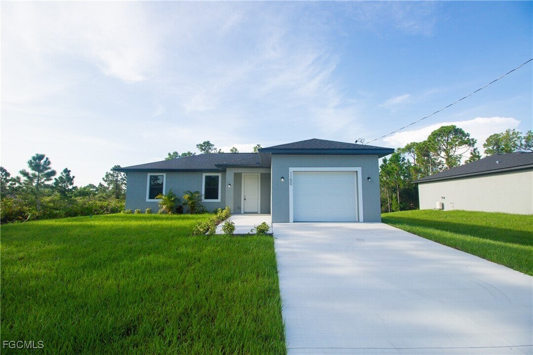 1150 Darling St E in Lehigh Acres, FL - Building Photo
