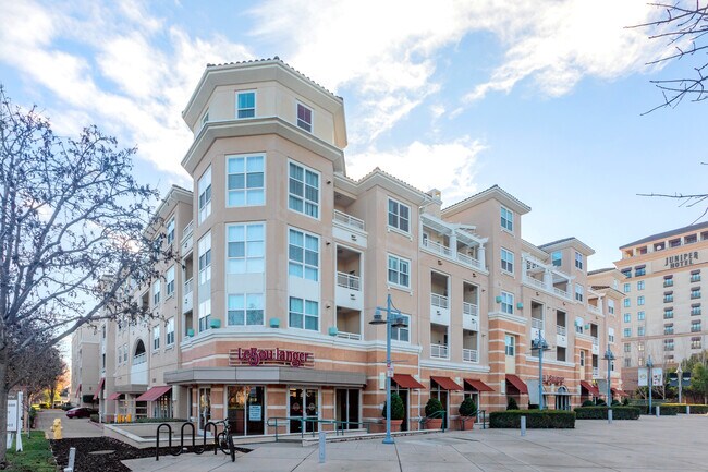 Verona Condo in Cupertino, CA - Foto de edificio - Building Photo