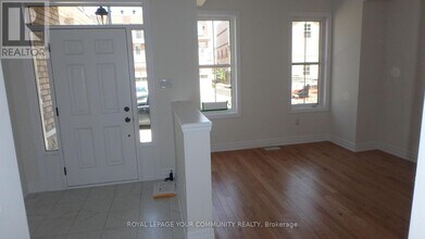 25 Amherst Cir in Vaughan, ON - Building Photo - Building Photo