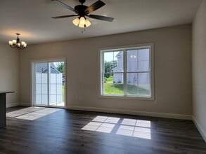 107 Magnolia Dr in Middletown, PA - Building Photo - Building Photo