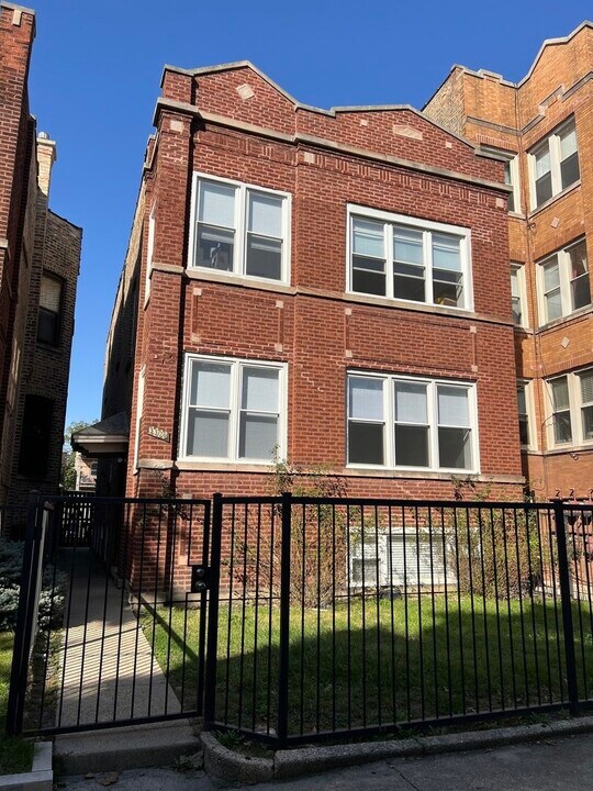 3306 W Cullom Ave in Chicago, IL - Building Photo