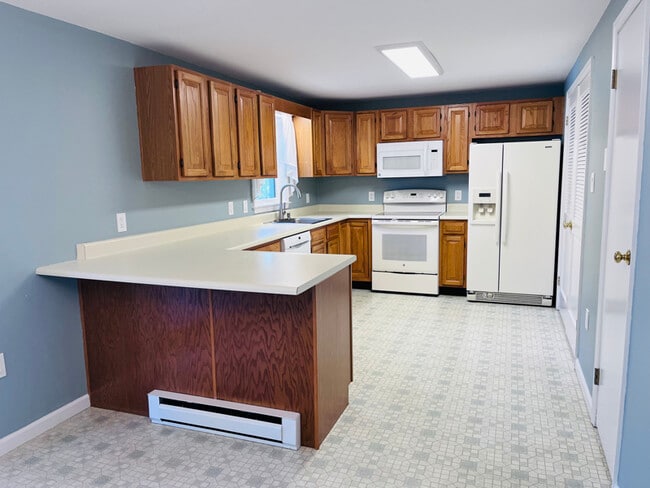 452 Richmond Rd in Coventry, CT - Building Photo - Building Photo