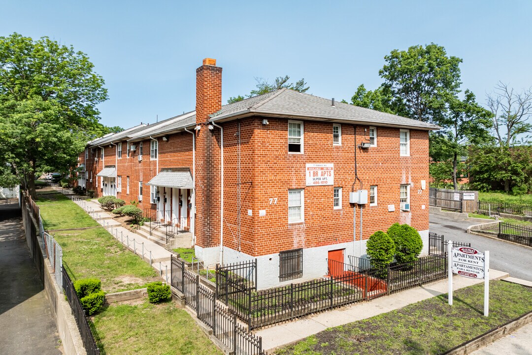 77 Terrace Ave in Hempstead, NY - Building Photo