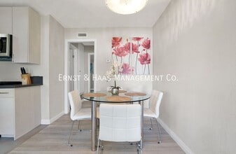 17071 Oak Ln-Unit -D in Huntington Beach, CA - Building Photo - Building Photo