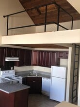 704 Gardere Ln in Baton Rouge, LA - Foto de edificio - Building Photo