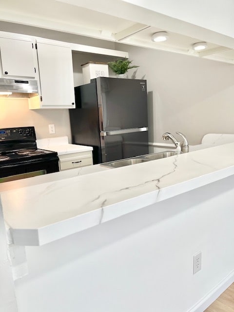 property at 5631 Summit Arch