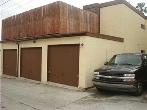 2166-2168 Thomas Ave in San Diego, CA - Foto de edificio - Building Photo