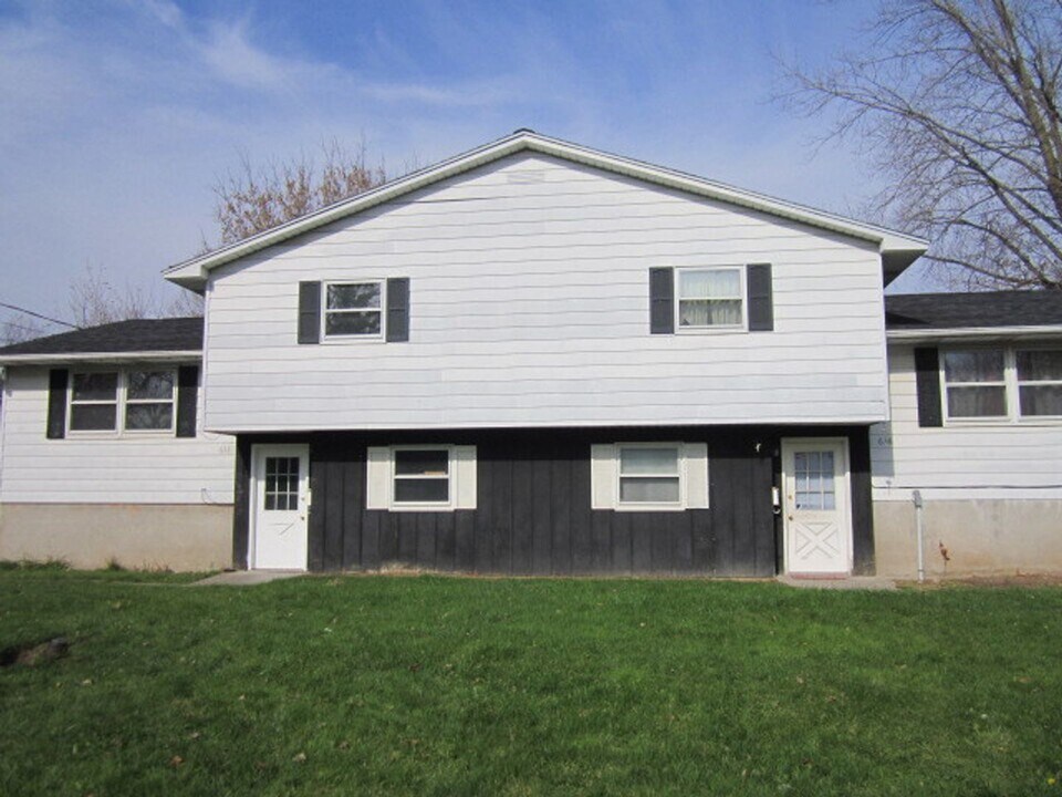 636 Sunflower Dr in Liverpool, NY - Building Photo