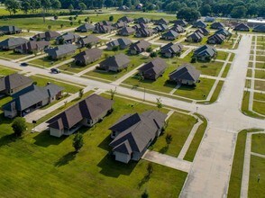 Monet Acres Estates II in Sulphur, LA - Foto de edificio - Building Photo