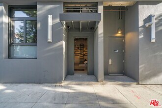 330 W 11th St in Los Angeles, CA - Building Photo - Building Photo