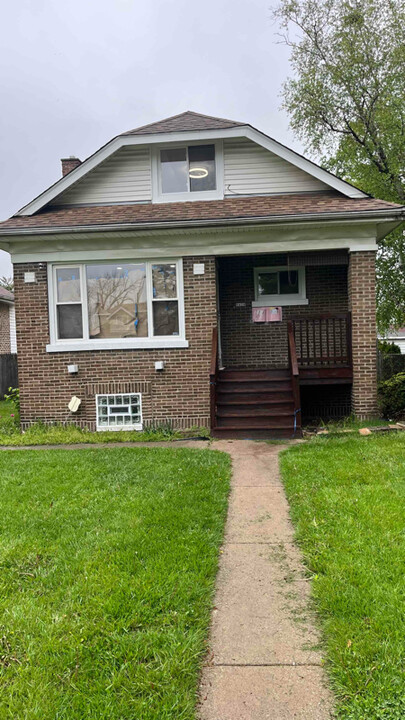 8428 S Rhodes Ave in Chicago, IL - Building Photo