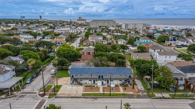 2002 27th St in Galveston, TX - Building Photo - Building Photo