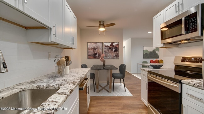 15 Pine Cluster Cir in Englishtown, NJ - Building Photo - Building Photo