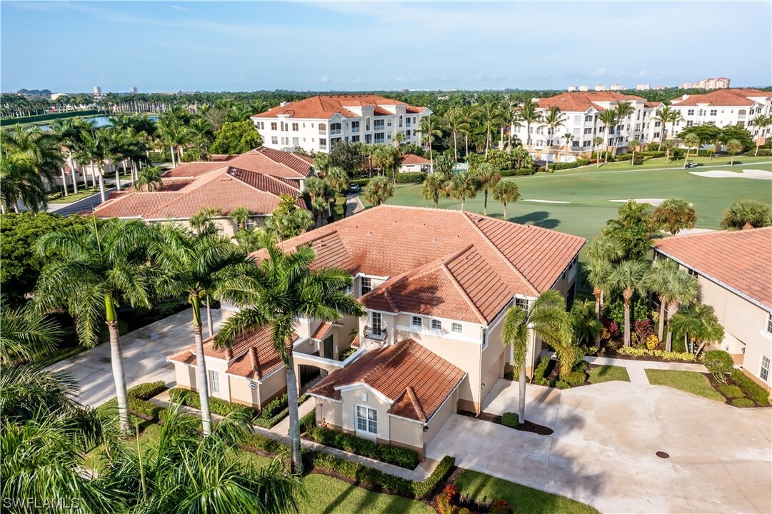 11066 Harbour Yacht Ct in Ft. Myers, FL - Foto de edificio